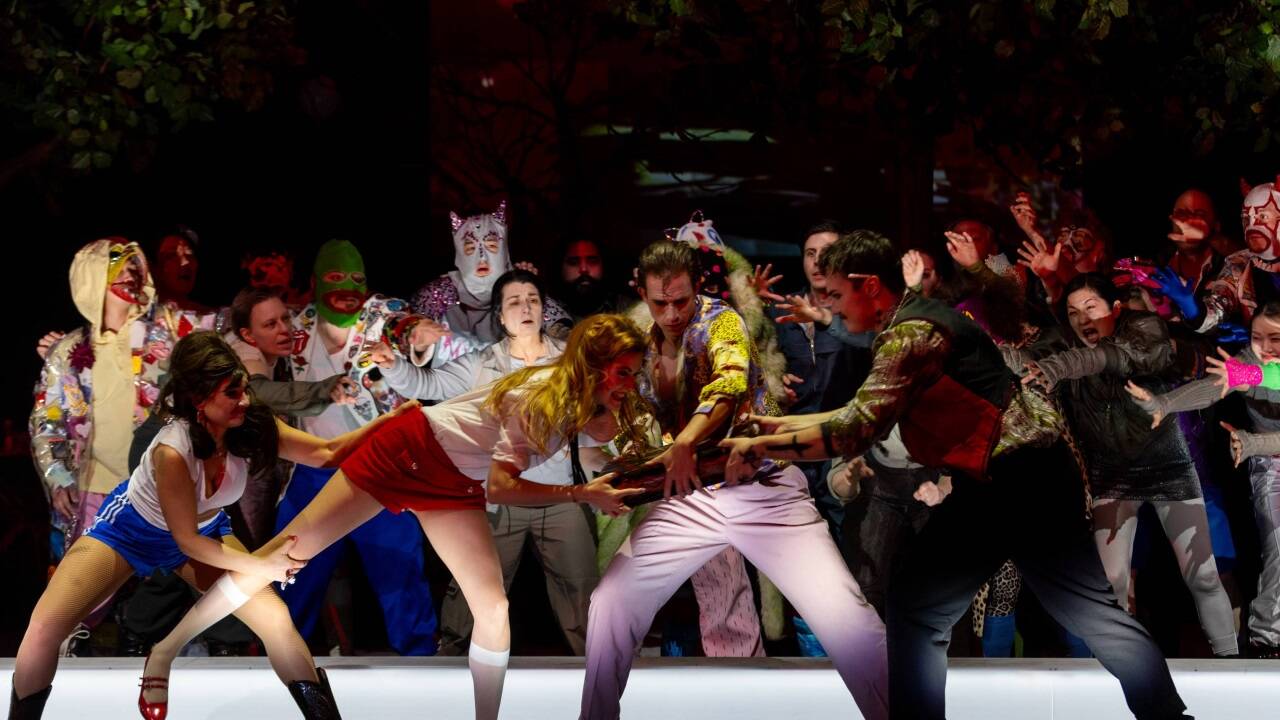 Bilder zur Uraufführung von „Das Lied am Rand der Welt“ im Wiener Museumsquartier. 