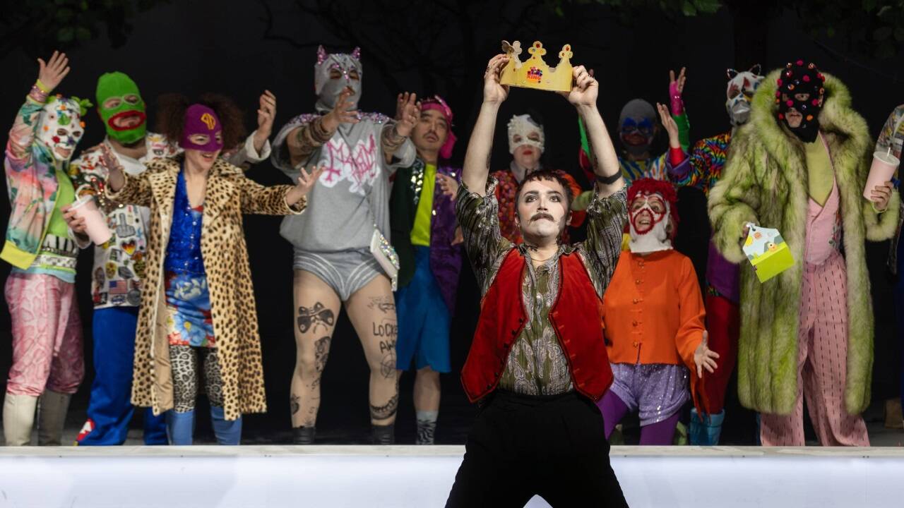 Bilder zur Uraufführung von „Das Lied am Rand der Welt“ im Wiener Museumsquartier. 