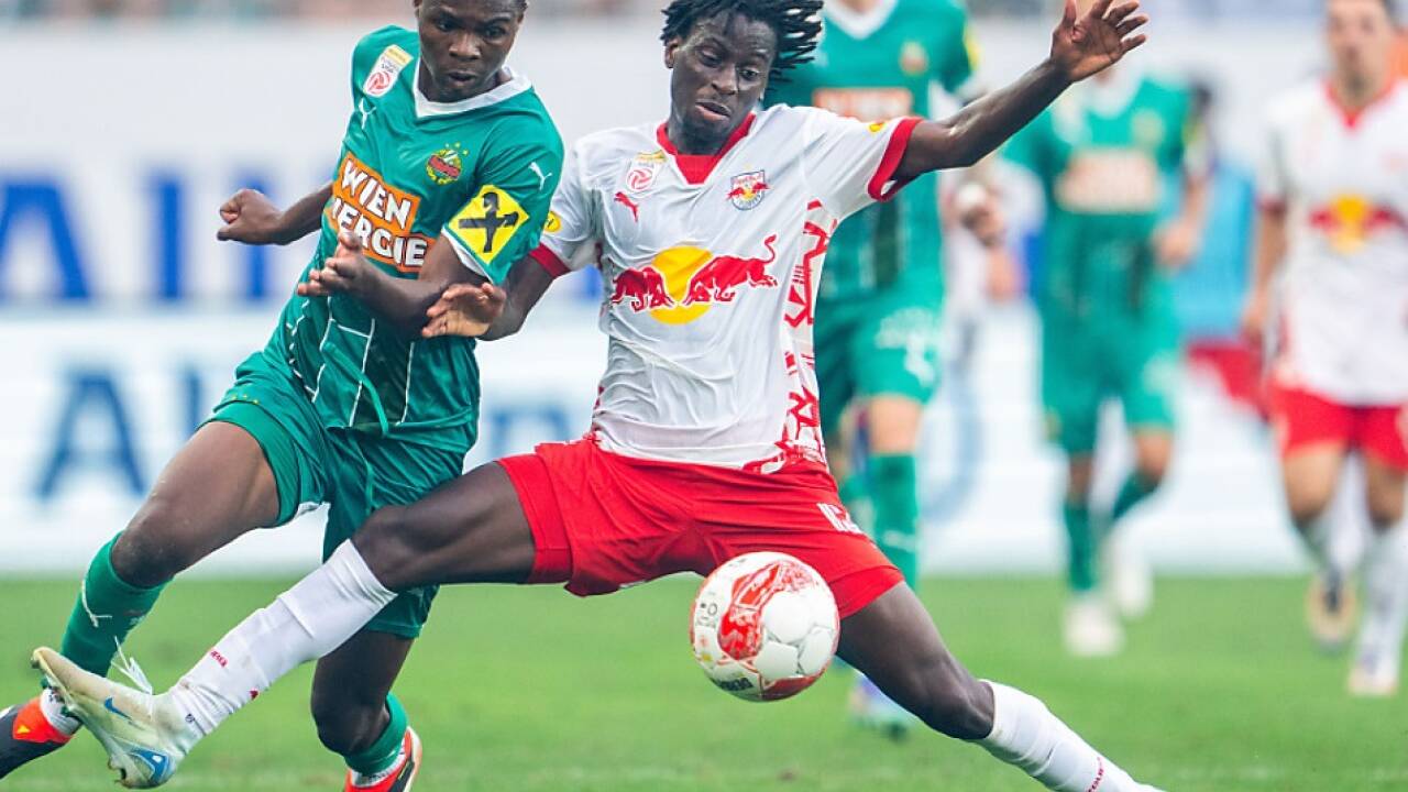 Rapids Shootingstar Mamadou Sangaré (l.) trifft am Sonntag auf seine Ex-Kollegen.  Rapids Shootingstar Mamadou Sangaré (l.) trifft am Sonntag auf seine Ex-Kollegen.