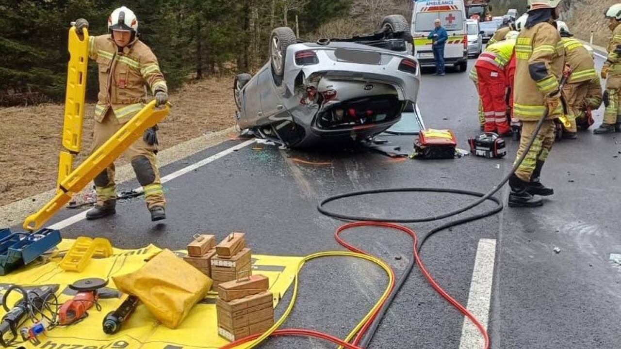 Feuerwehr und Rettungskräfte konnten die Verletzten bergen. 