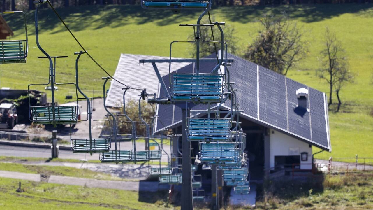 Die Konzession für den Doppelsessellift Spielberg läuft 2026 aus. Gerüchte, dass ein Sessellift der Jennerbahn nach Gaißau-Hintersee verkauft wird, haben sich nicht bewahrheitet. Die Konzession für den Doppelsessellift Spielberg läuft 2026 aus. Gerüchte, dass ein Sessellift der Jennerbahn nach Gaißau-Hintersee verkauft wird, haben sich nicht bewahrheitet.