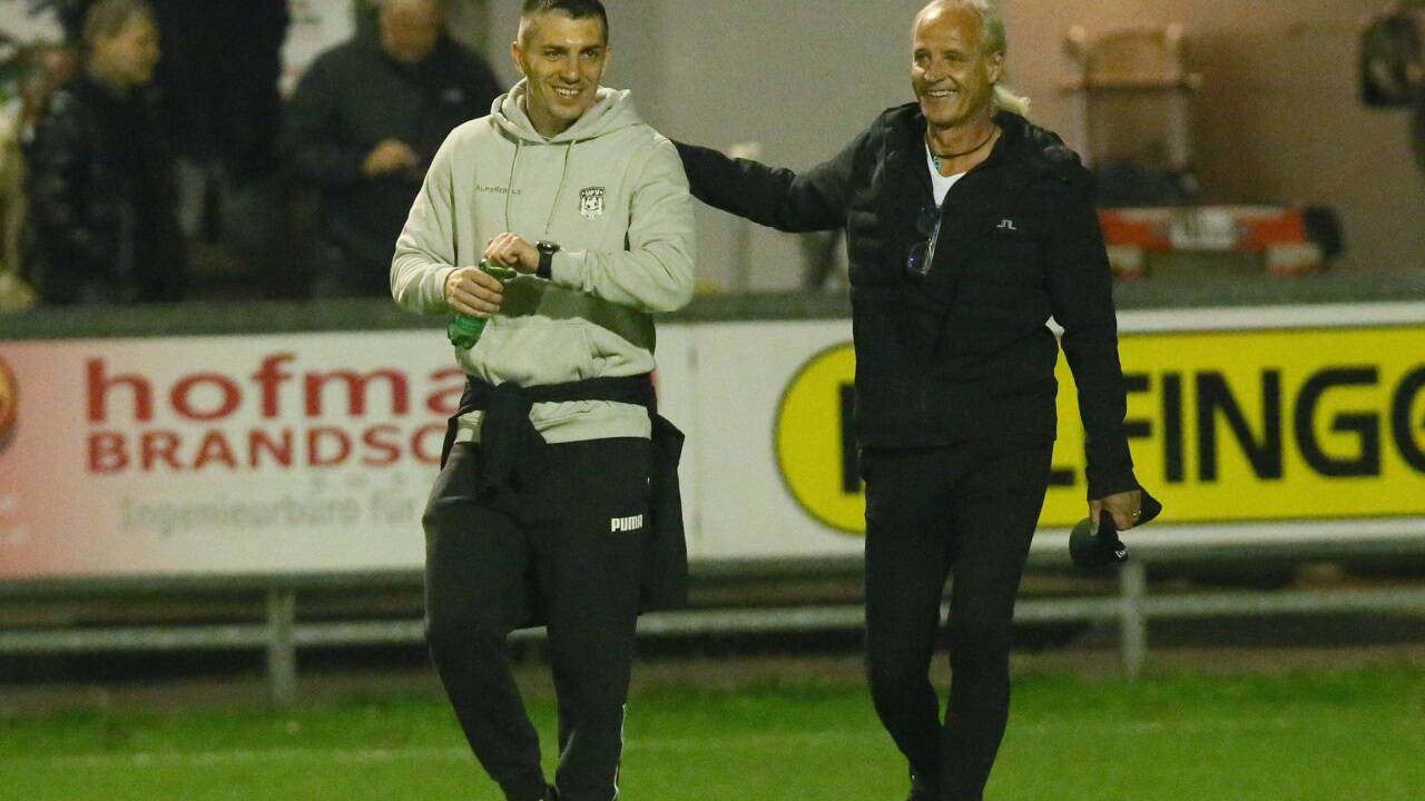 Tomislav Jonjic (links) und Heimo Pfeifenberger bleiben im Frühjahr noch Trainer in der Salzburger Liga. Tomislav Jonjic (links) und Heimo Pfeifenberger bleiben im Frühjahr noch Trainer in der Salzburger Liga.
