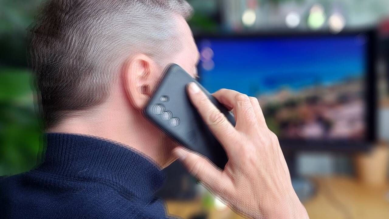 Betrügerische Anrufe am Mobiltelefon (Symbolbild). 