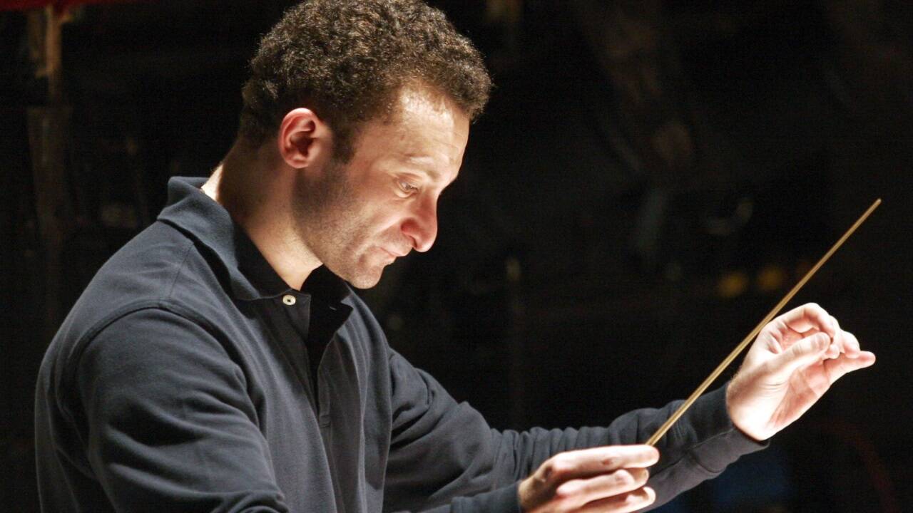 Kirill Petrenko wird 2026 „Das Rheingold“ in Salzburg dirigieren. Kirill Petrenko wird 2026 „Das Rheingold“ in Salzburg dirigieren.