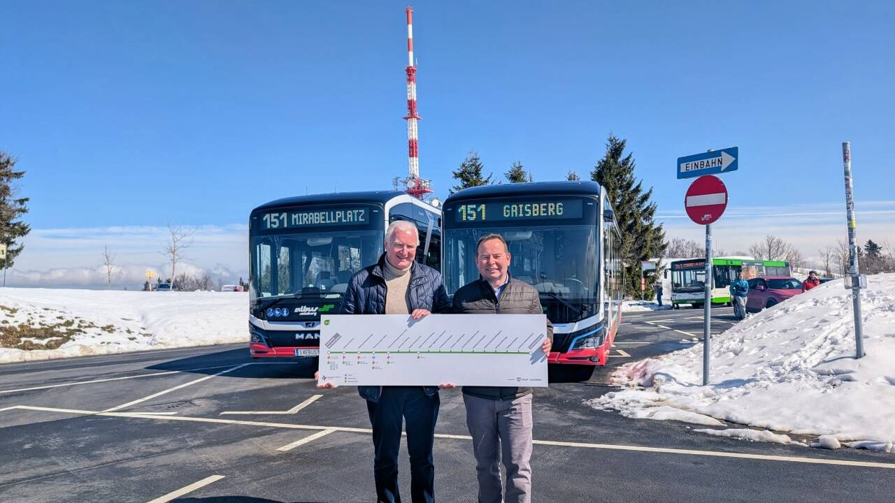 Ab sofort fährt die Linie 151 nur noch vollelektrisch auf den Gaisberg, verkünden der Vizebürgermeister der Stadt, Florian Kreibich, (ÖVP) und Albus-Chef Hermann Häckl. 