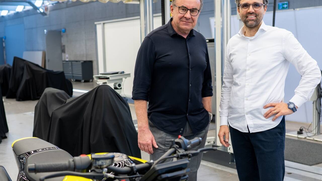 Firmengründer Gerald Kiska und Geschäftsführer Julian Herget in der Prototyping-Werkstatt von Kiska in Anif. Firmengründer Gerald Kiska und Geschäftsführer Julian Herget in der Prototyping-Werkstatt von Kiska in Anif.
