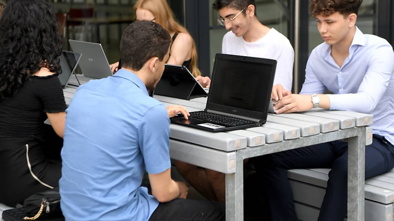 Der Umgang mit digitalen Endgeräten will gelernt sein 