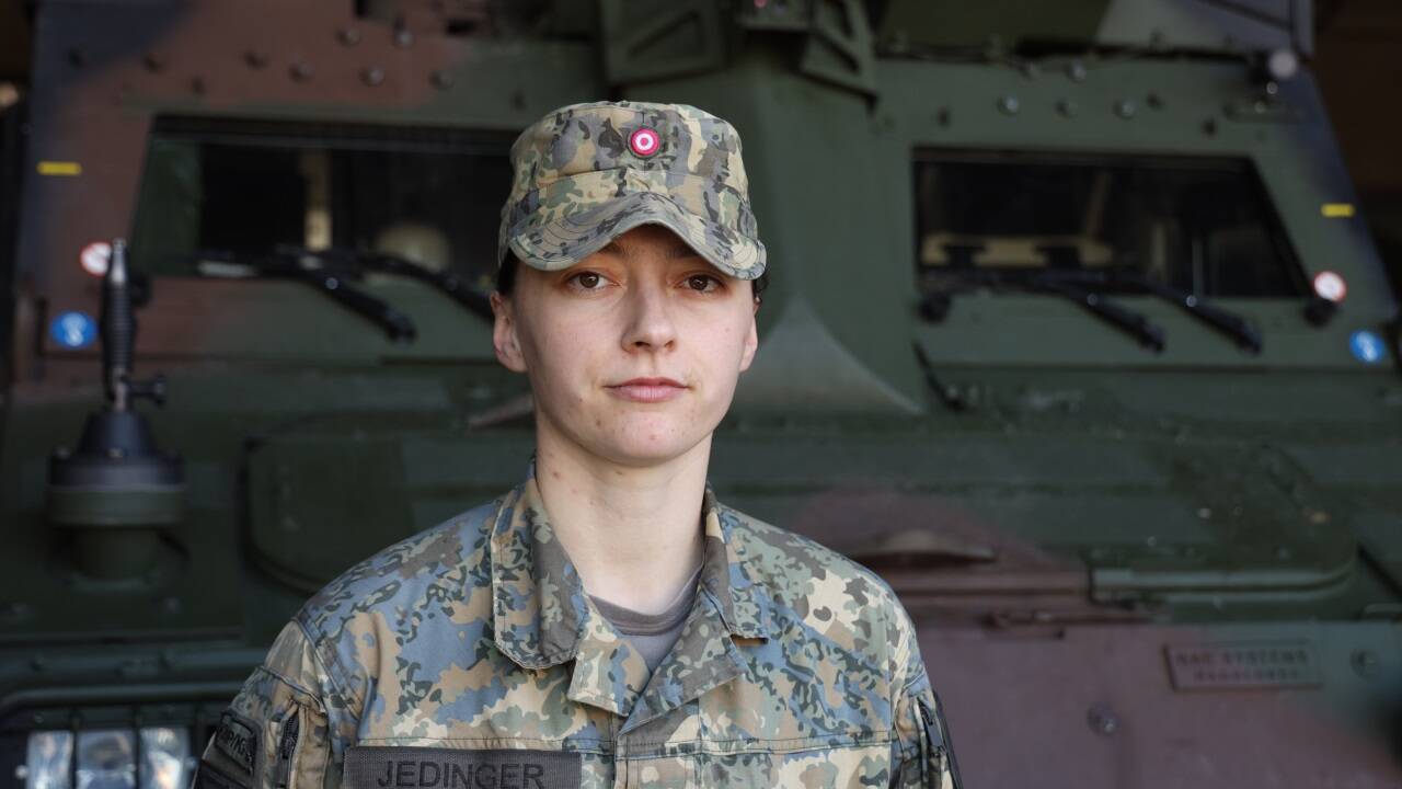 Unteroffizierin Jasmin Jedinger arbeitet bei der Drohnenabwehr. 