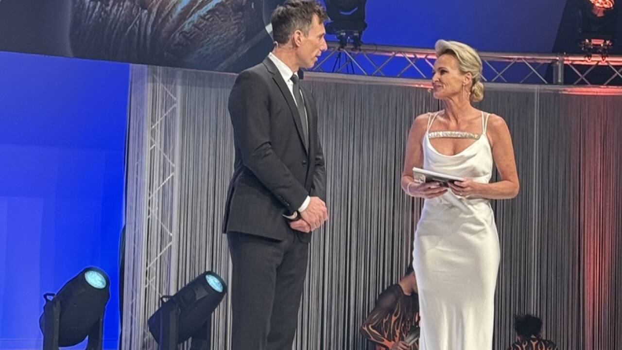 Das Moderations-Duo Christian Brugger und Alexandra Meissnitzer. 
