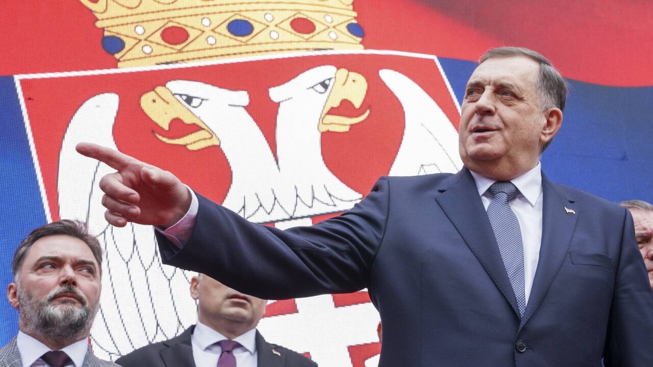 Für den Präsidenten des bosnischen Teilstaats der Republika Srpska verschließen sich Grenzen: Österreich und Deutschland verhängten ein Einreiseverbot.  
