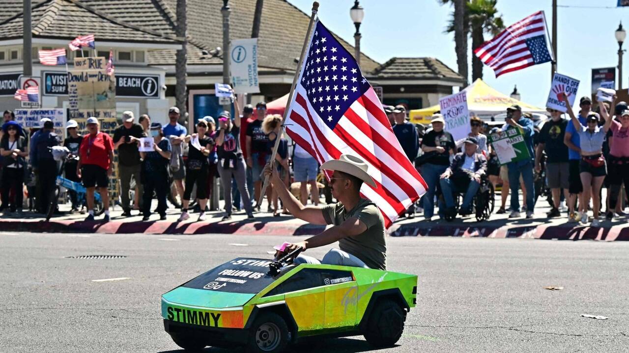 In Huntington Beach, Kalifornien, protestiert man ebenso gegen Trump. 