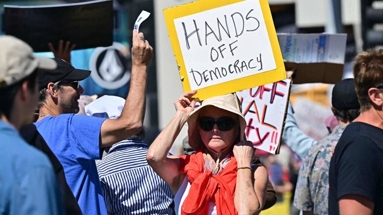 In Huntington Beach, Kalifornien, protestiert man ebenso gegen Trump. 