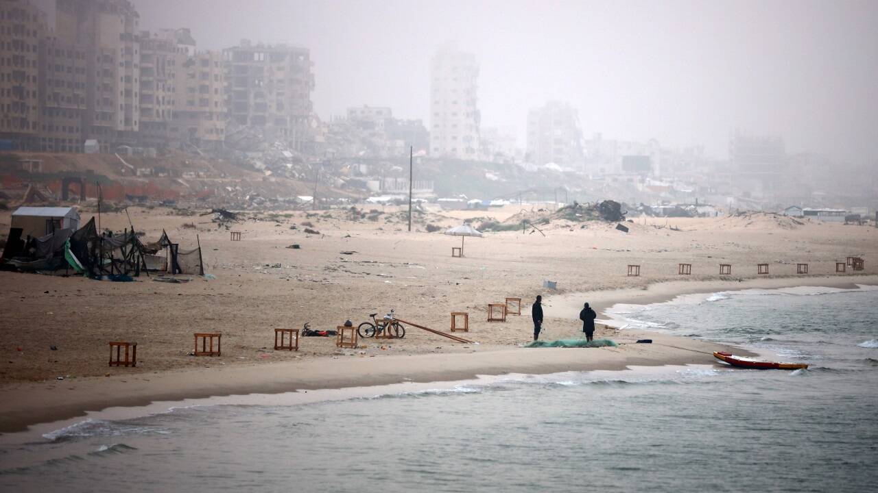 Auch am Strand des Gazastreifens sieht man die Zerstörung durch den Krieg. Auch am Strand des Gazastreifens sieht man die Zerstörung durch den Krieg.
