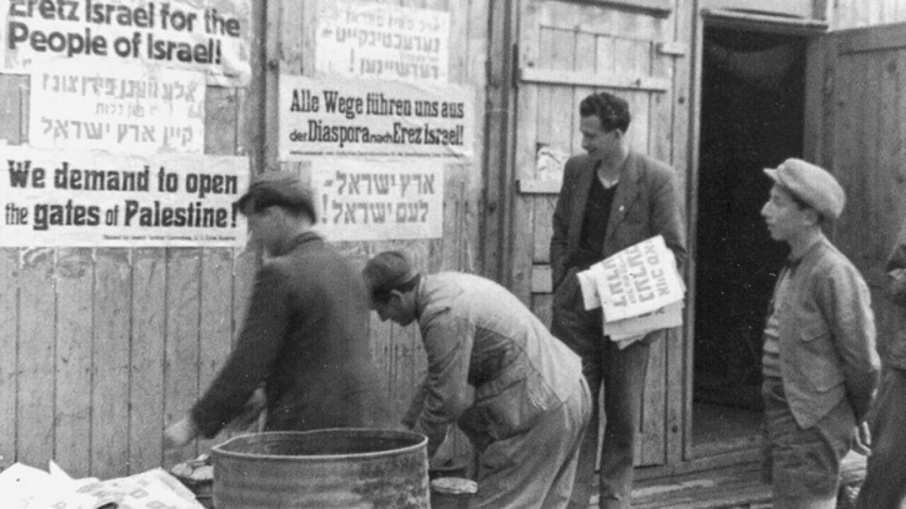 Fotografie aus dem DP-Lager in Salzburg-Parsch. Viele Jüdinnen und Juden hofften auf die Weiterreise nach Palästina/Israel. Fotografie aus dem DP-Lager in Salzburg-Parsch. Viele Jüdinnen und Juden hofften auf die Weiterreise nach Palästina/Israel.