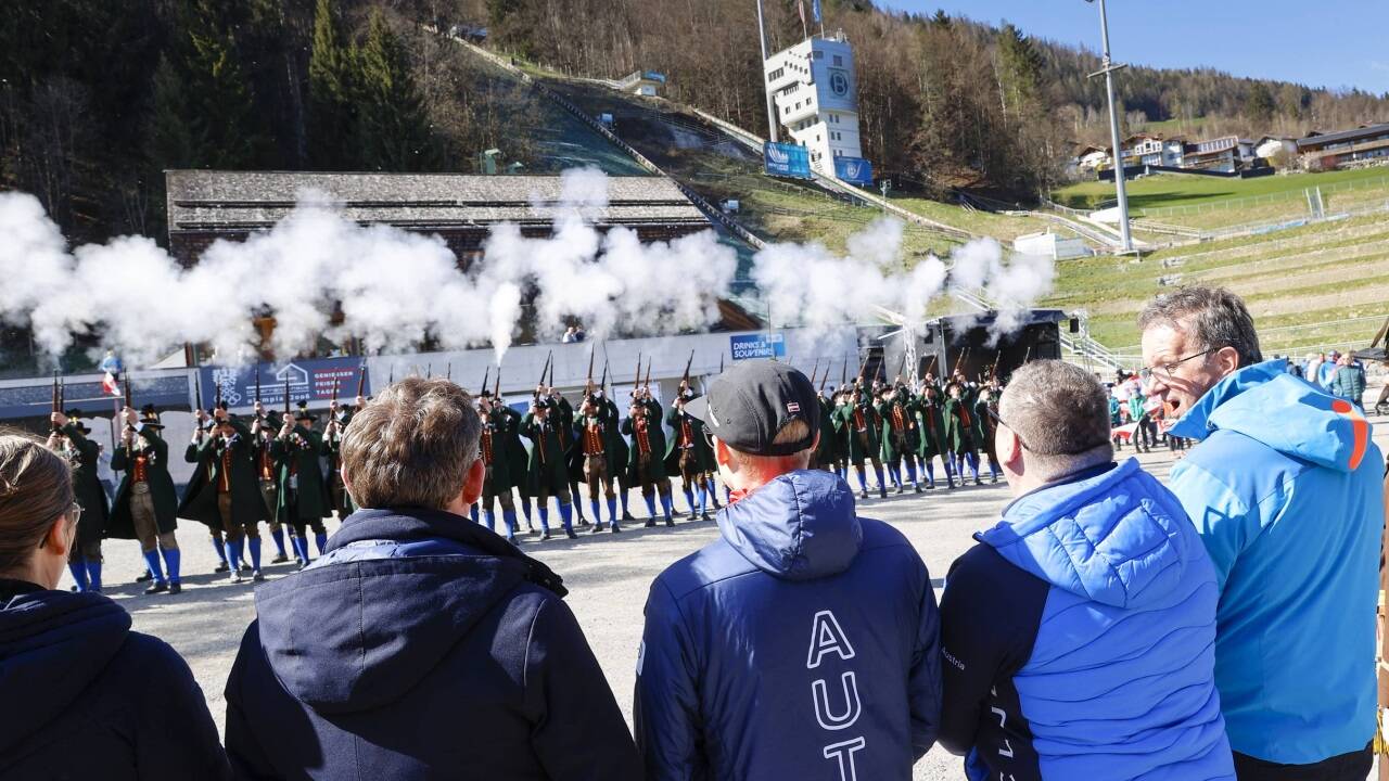 Festakt am Sonntagnachmittag beim Schanzengelände in Bischofshofen.  