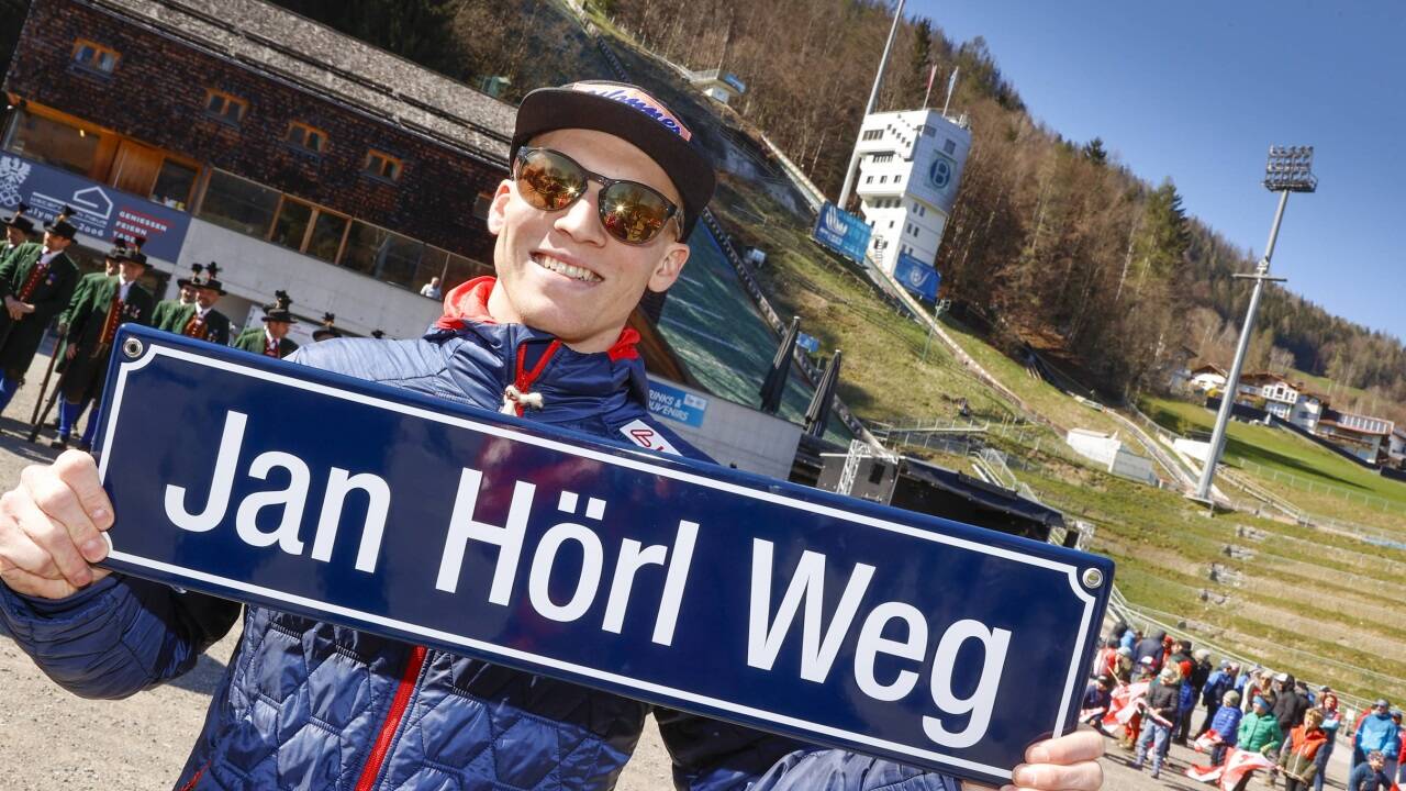 Die Zufahrt zur Schanzenanlage wird künftig „Jan Hörl Weg“ heißen. 