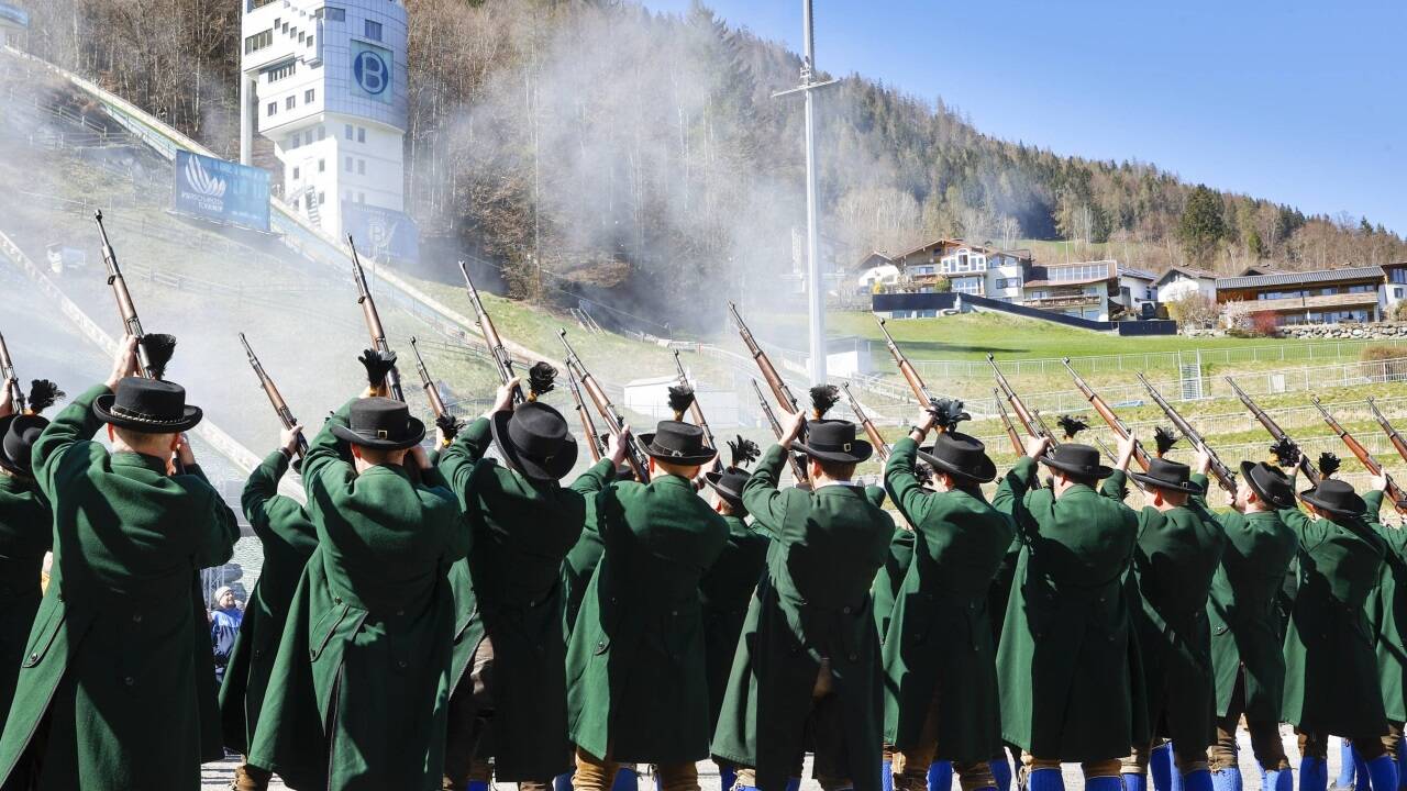 Festakt am Sonntagnachmittag beim Schanzengelände in Bischofshofen.  
