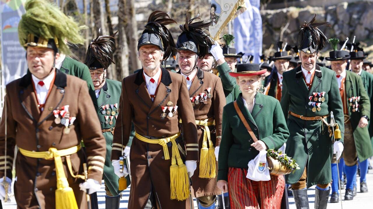 Festakt am Sonntagnachmittag beim Schanzengelände in Bischofshofen.  