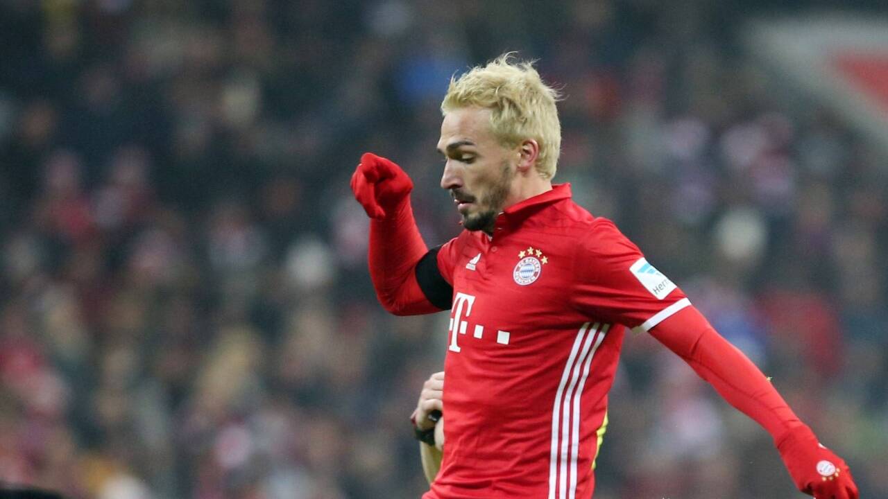 Der große Blonde mit dem roten Trikot: Mats Hummels im Spiel gegen Leipzig. 