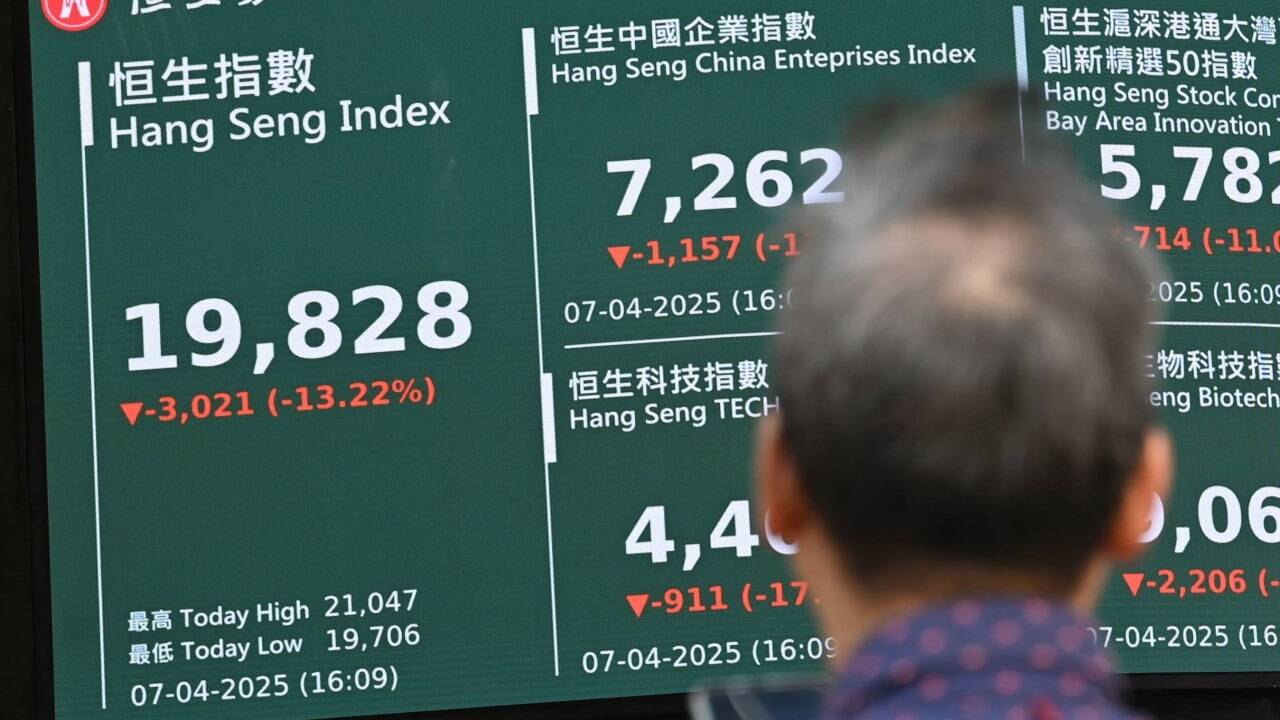 Der US-Zollkonflikt löst eine Börsen-Talfahrt aus. So verlor beispielsweise der Hongkonger Hang Seng Index satte 13,22 Prozent. 