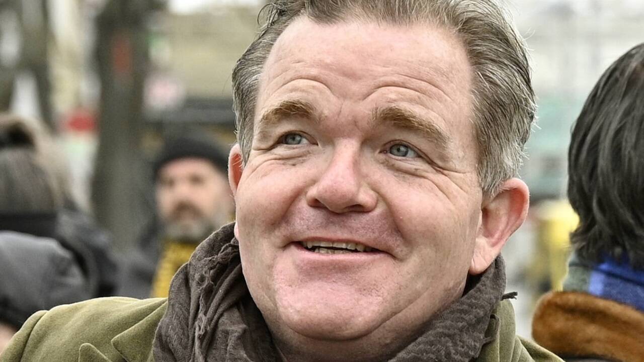 Schauspieler Cornelius Obonya engagiert sich als ehrenamtlicher Präsident der „Aktion gegen den Antisemitismus“ und fordert vom Braunauer Bürgermeister Johannes Waidbacher (ÖVP) die Umbenennung von NS-belasteten Straßennamen. 