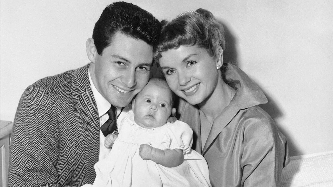 Familienbild mit der kleinen Carrie Fisher 1957. 