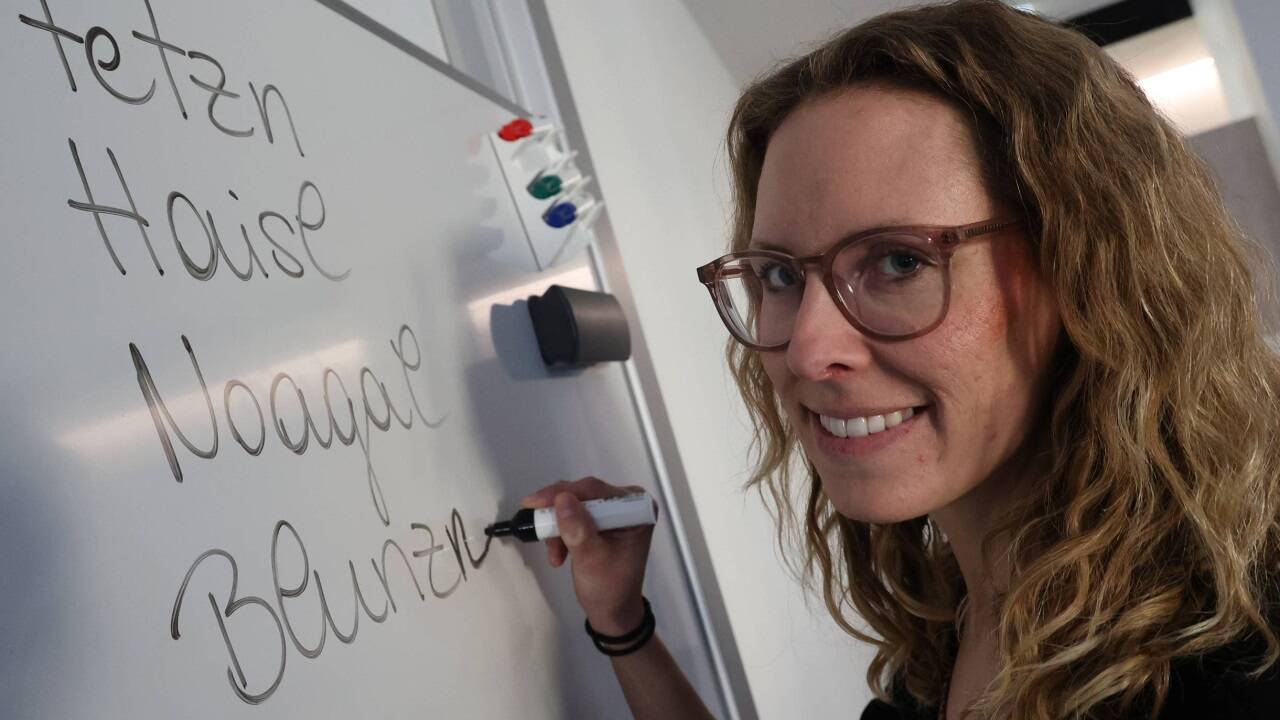 Für die Dialektkurse hat die Deutschlehrerin Lisa Löcker (34) Inhalte aus ihrem Germanistikstudium, der Literatur und der Alltagssprache zusammengetragen. <br /> 