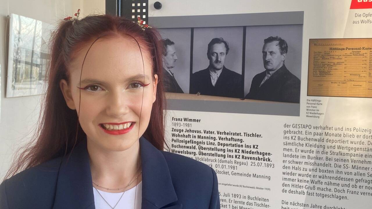 Die 18-jährige Hanna Bauer hat über die NS-Opfer ihre Heimat eine Ausstellung im Schloss Wolfsegg konzipiert.  