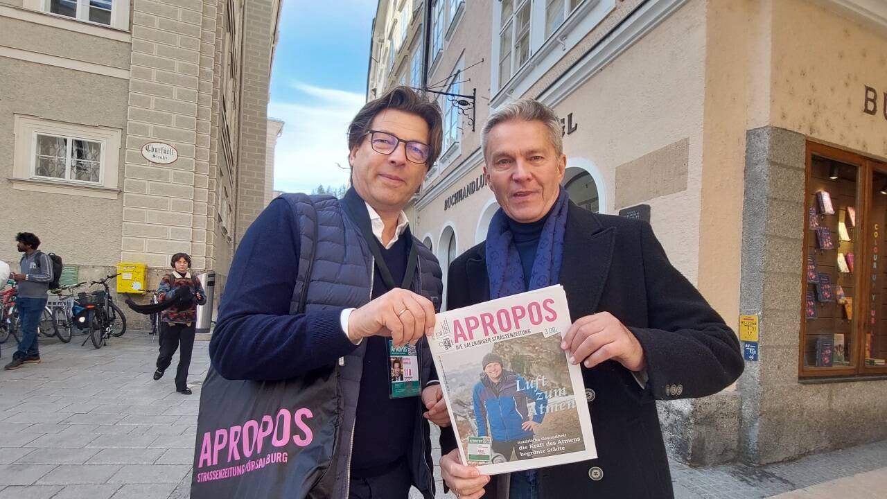  Schauspieler Alfons Haider, der am Salzburger Landestheater im Musical „Skiverliebt“ auftritt, war der erste Kunde von Sacher-Chef Matthias Winkler.  