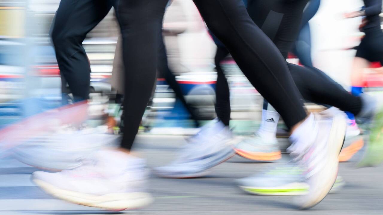 Wir laufen gleich los in drei – zwo – eins! Wir laufen gleich los in drei – zwo – eins!