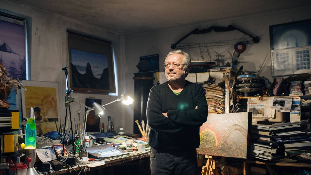 Franz Miklis in seinem Künstler-Reich im Keller seines Hauses in Nussdorf.  