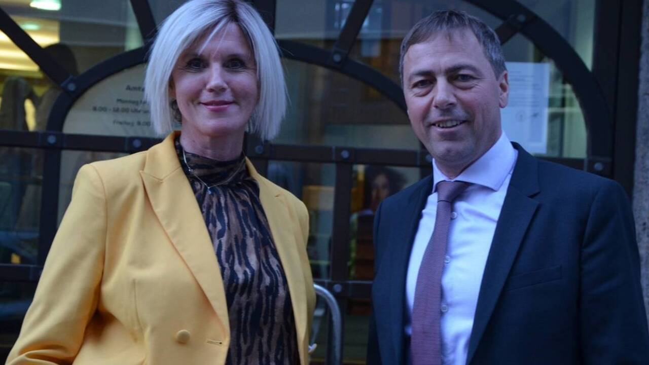 Wer setzt sich beim Projekt Gemeindeamt durch? Bgm. Eveline Huber (SPÖ) oder Vizebgm. Rudolf Huber (ÖVP)? Wer setzt sich beim Projekt Gemeindeamt durch? Bgm. Eveline Huber (SPÖ) oder Vizebgm. Rudolf Huber (ÖVP)?