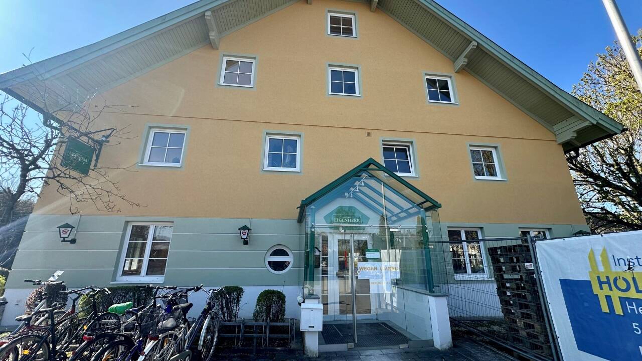 Das Eigenherr in Salzburg-Gneis hat eine lange Tradition als Gasthaus. Seit Anfang 2024 stand es leer. Schon einmal – Ende der 1980er-Jahre – war es vor Umbauplänen gerettet worden. 