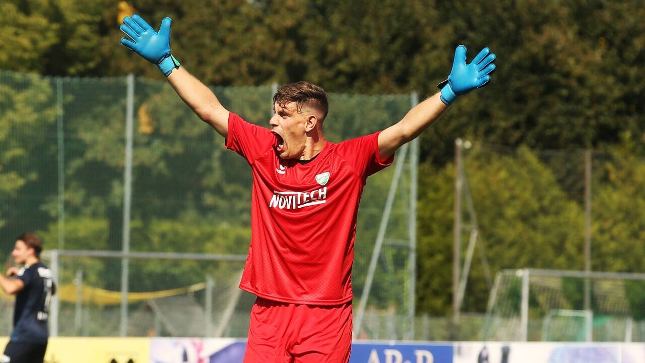 Grünau-Goalie Alexander Strobl zeigte am Freitag in Bischofshofen erneut eine starke Leistung. Im Sommer muss er für einen jüngeren Keeper Platz machen. Grünau-Goalie Alexander Strobl zeigte am Freitag in Bischofshofen erneut eine starke Leistung. Im Sommer muss er für einen jüngeren Keeper Platz machen.