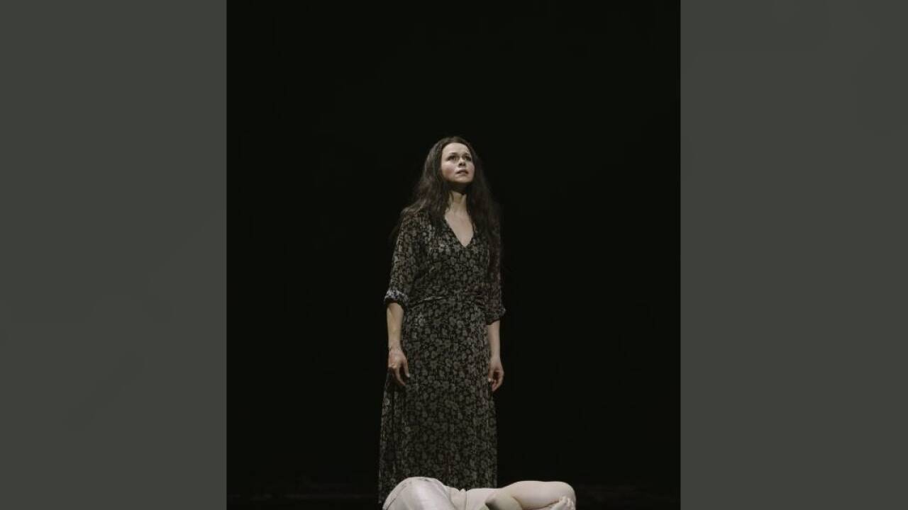  Nadezhda Karyazina als Marfa, Thomas Atkins als Fürst Andrej. 
