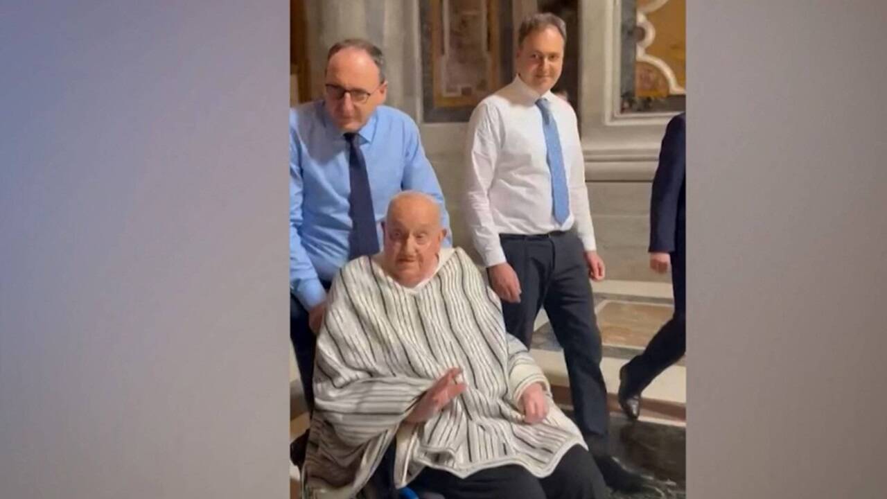 Der Papst ist spontan und überrascht mit Blitzbesuchen in ungewohntem Outfit.  