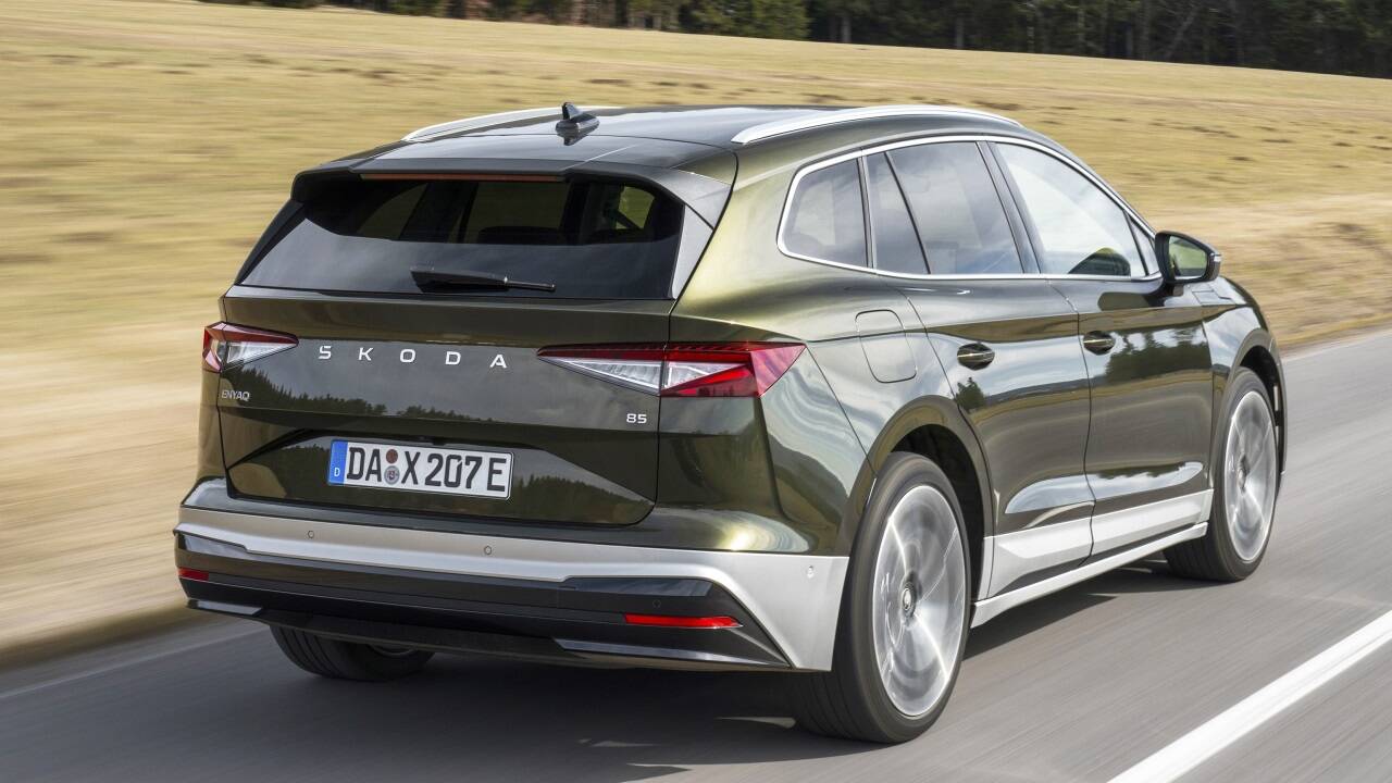 Das Heck bleibt auch bei der Normalvariante fast unverändert. Das Heck bleibt auch bei der Normalvariante fast unverändert.