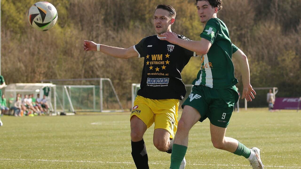 Mathias Chudoba (rechs) unterlag mit Straßwalchen auf Puch. 