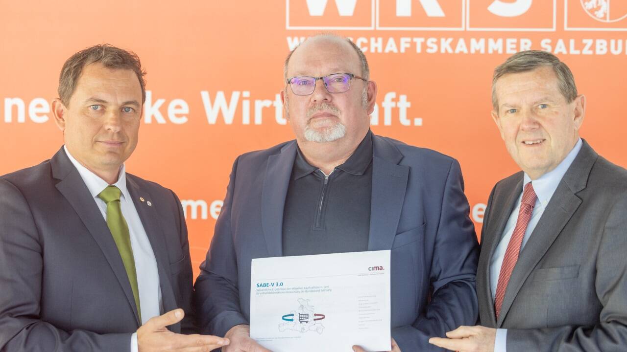 Alexander Schwarzbeck, designierter Obmann der Sparte Handel, Projektleiter Roland Murauer (CIMA Beratung und Management GmbH) und Johann Peter Höflmaier, Geschäftsführer der Sparte Handel in der WK Salzburg. 