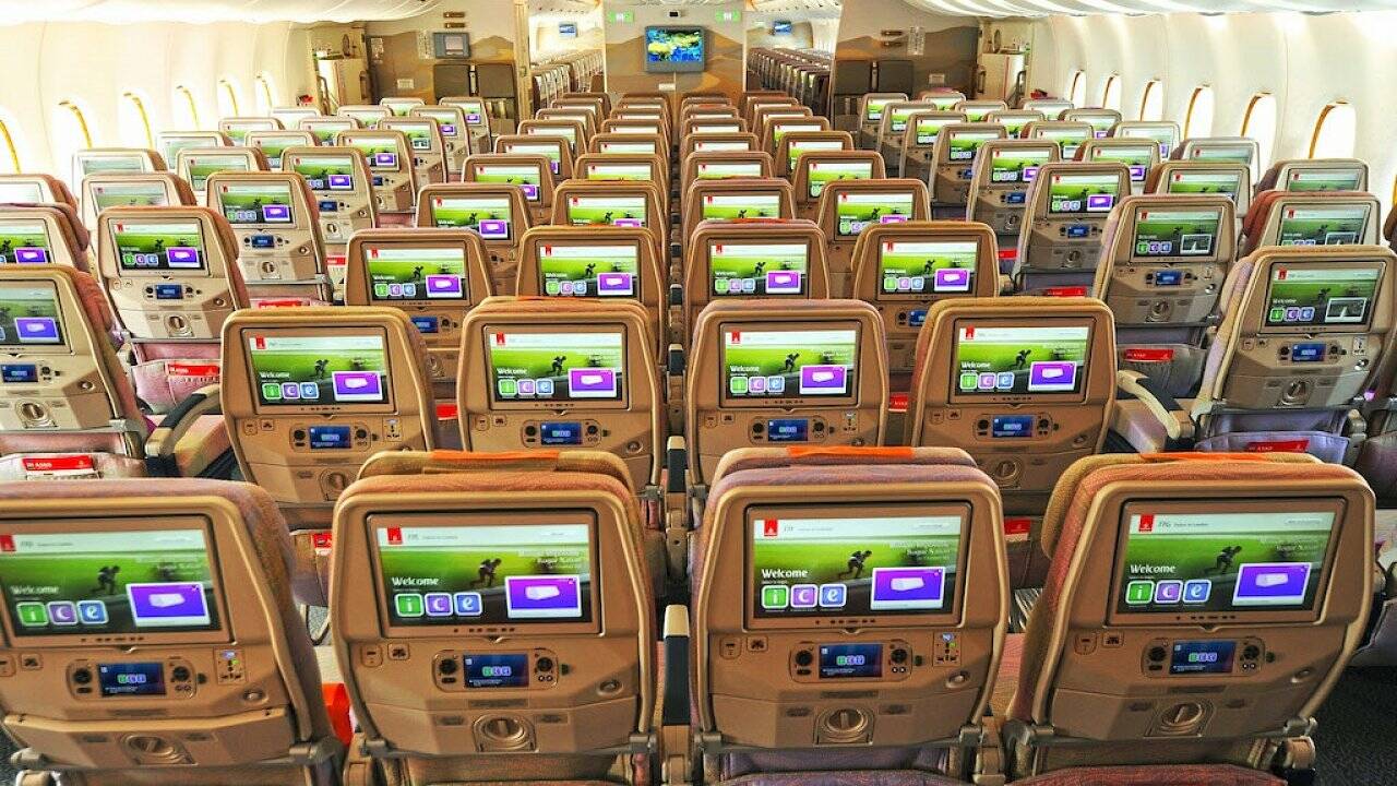 Surfen über den Wolken: WLAN und Live-Sport in Flugzeugen