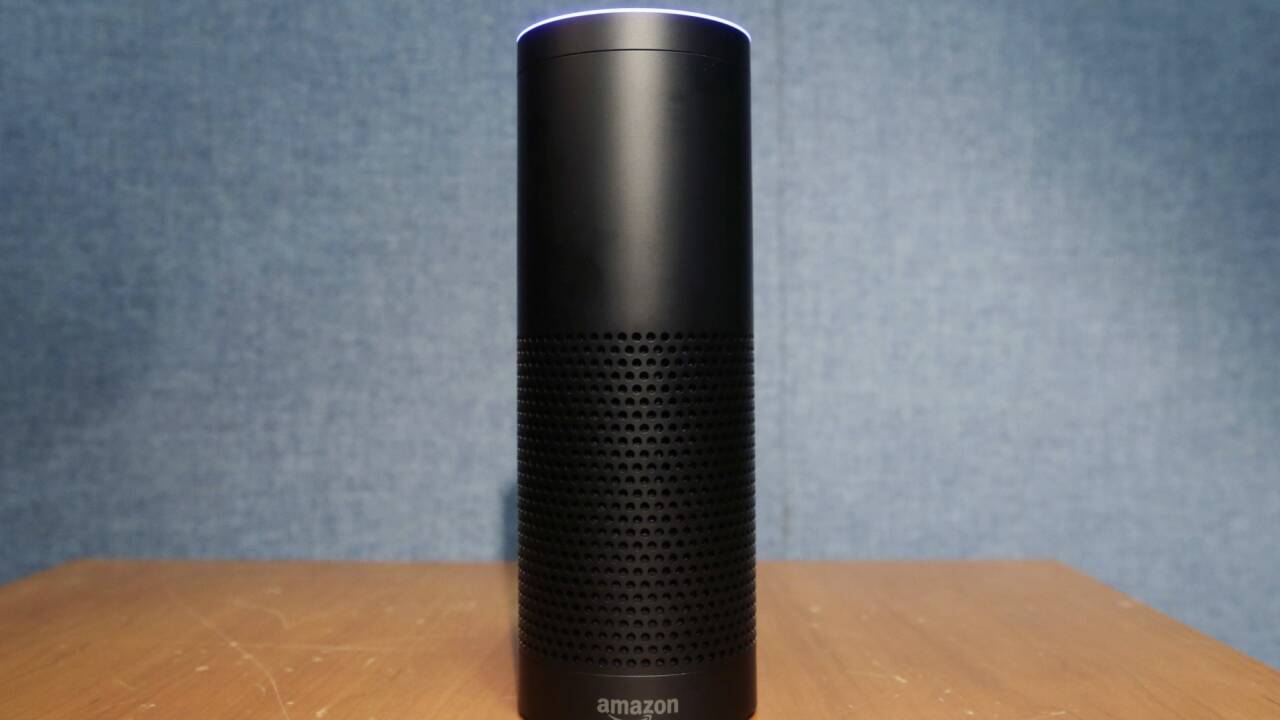 Amazon Echo, basierend auf Amazons Sprachsystem Alexa. 