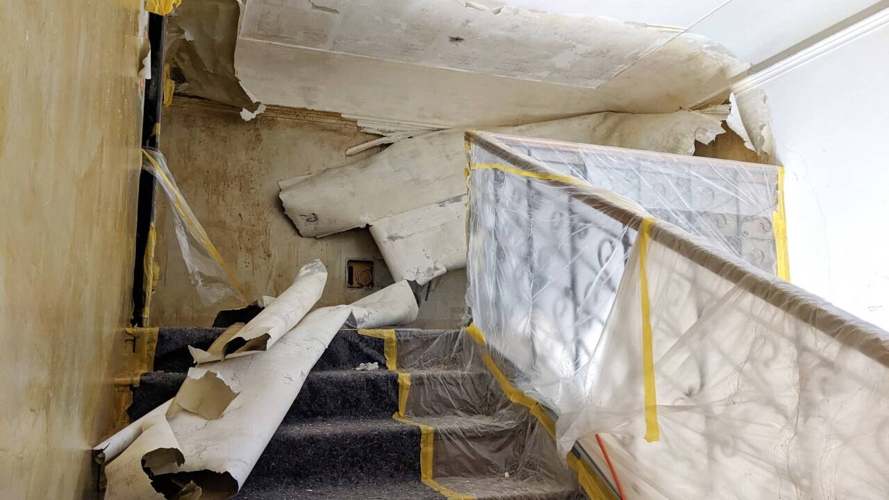 Das Stiegenhaus im Andreashaus wurde komplett geschält, dann kam Malerei zum Vorschein. 