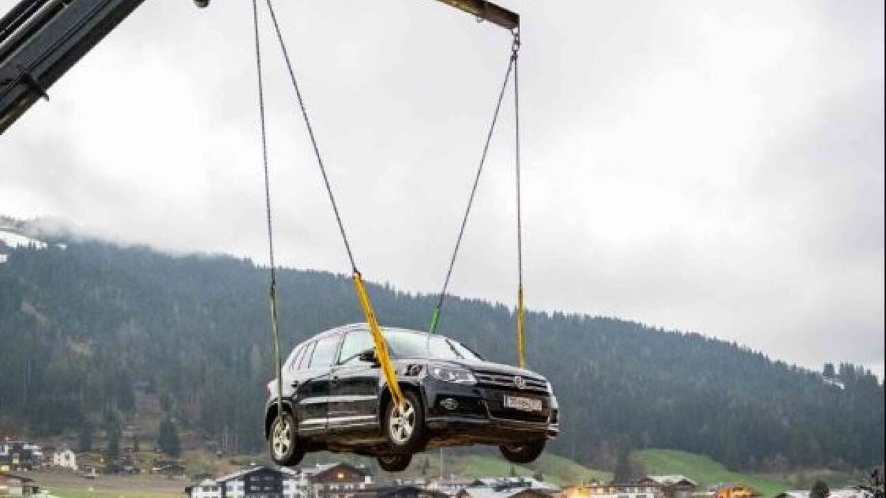 Bilder von der Fahrzeugbergung. 