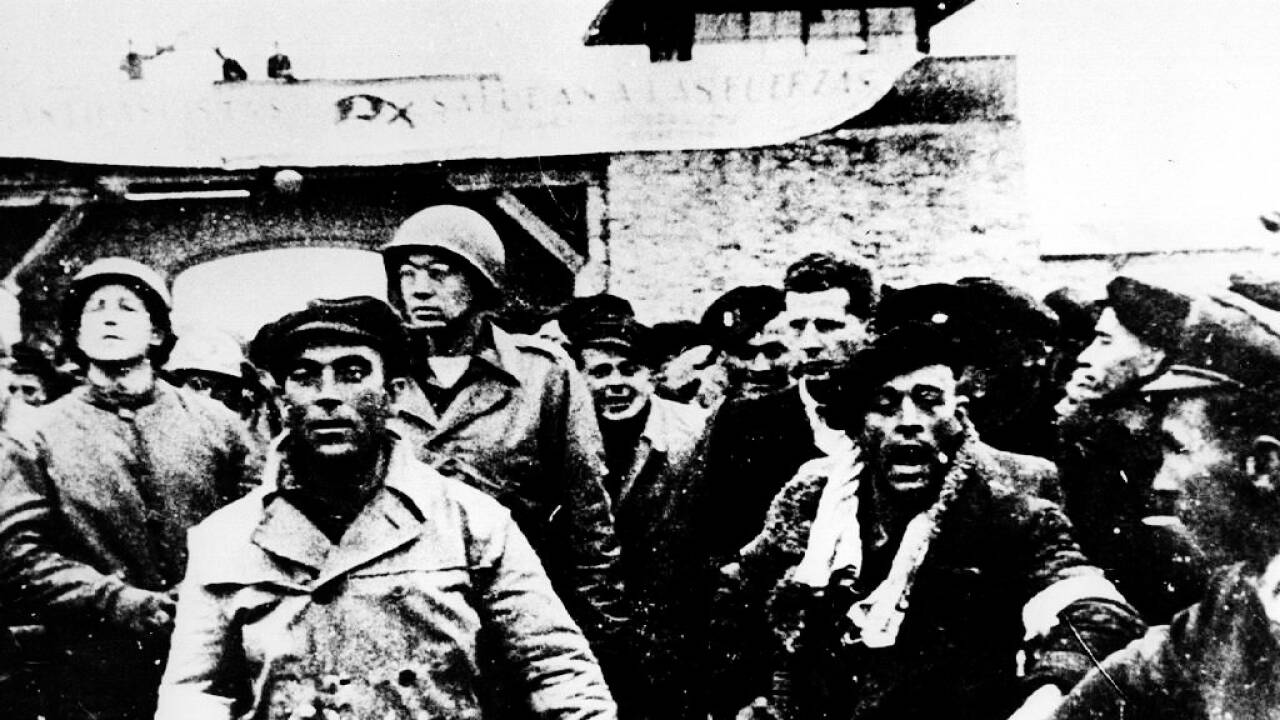 Schlüsselmomente 1945: US-Soldaten befreien die Gefangenen im Konzentrationslager Mauthausen. Schlüsselmomente 1945: US-Soldaten befreien die Gefangenen im Konzentrationslager Mauthausen.