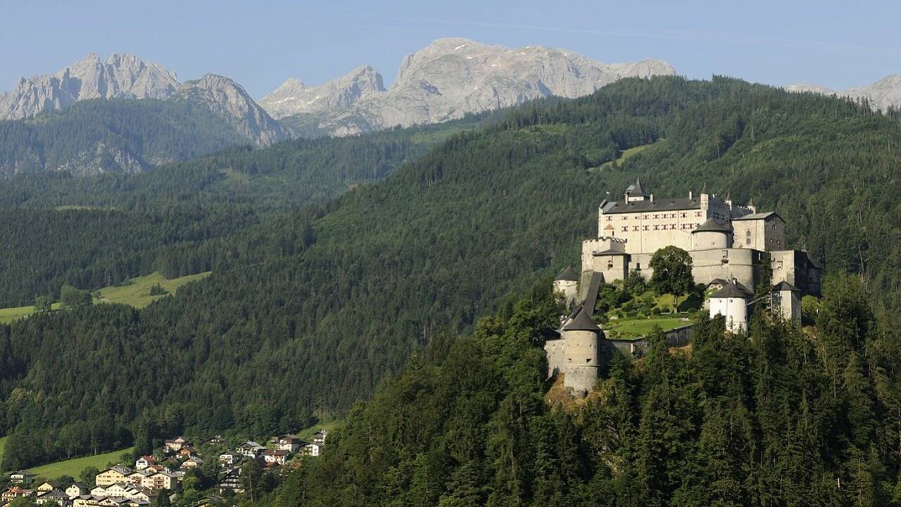 Zombies tummeln sich auf der Burg Hohenwerfen
