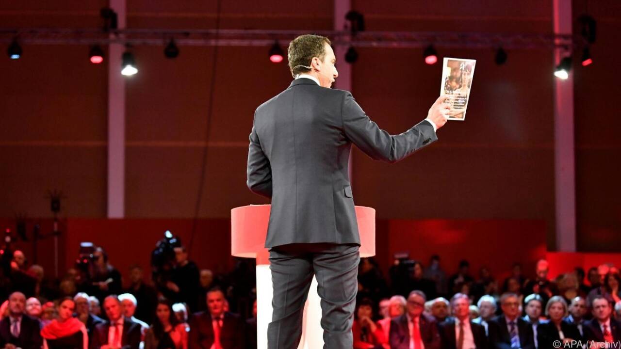 Neustart, der x-te. Bundeskanzler Kern bei seiner Grundsatzrede in Wels.  