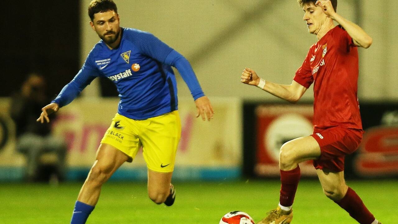 Arber Tafilaj (links) ist zurück in der Salzburger Liga. Arber Tafilaj (links) ist zurück in der Salzburger Liga.