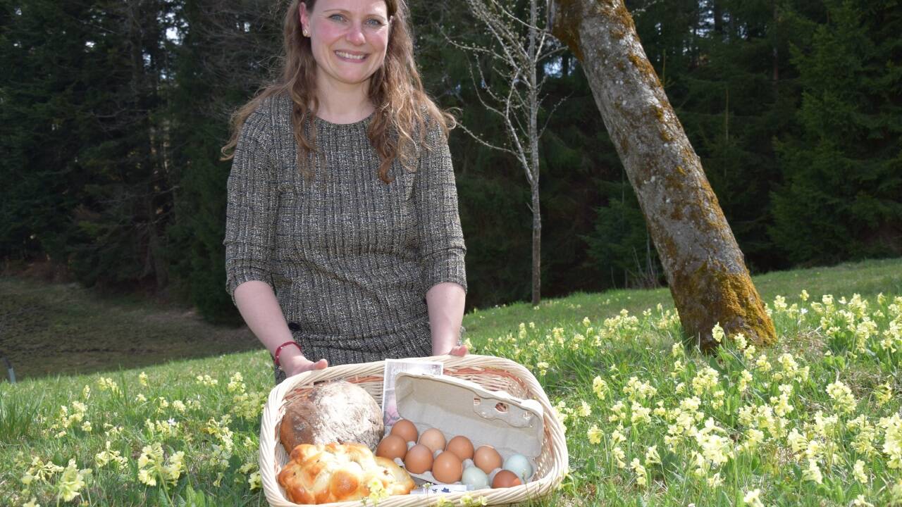 Juliane Rettenbacher bringt Kindern in „Schule am Bauernhof“ die Landwirtschaft näher.  