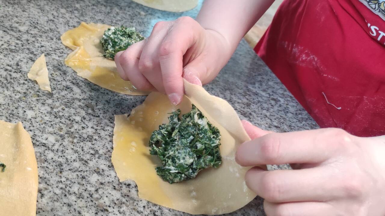 Ein Südtiroler Schlutzkrapfen. 
