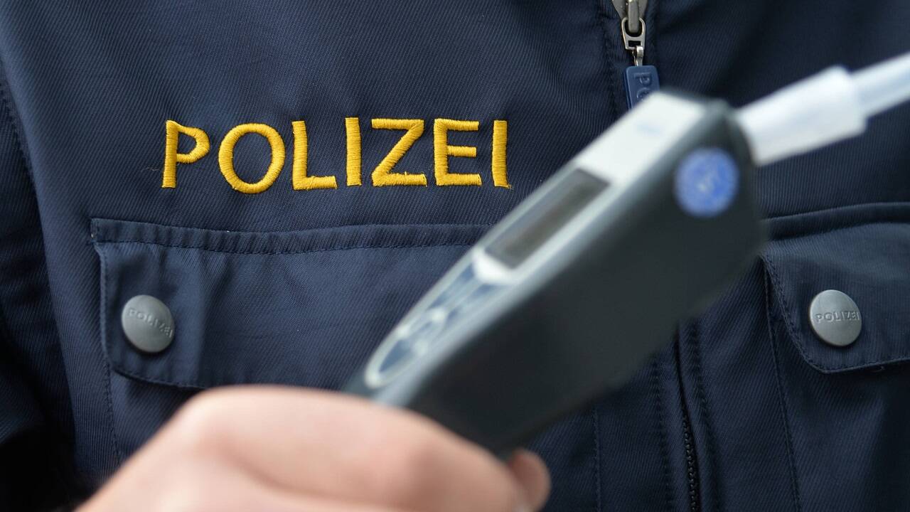 Rollstuhlfahrer verweigerte Alkoholtest. Rollstuhlfahrer verweigerte Alkoholtest.